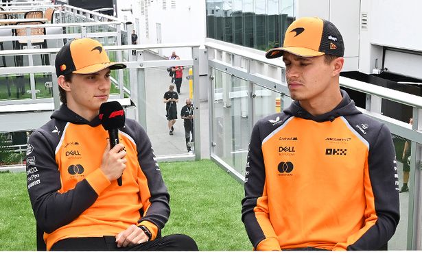 McLaren F1 سائقي Oscar Piastri و Lando Norris خلال مقابلة