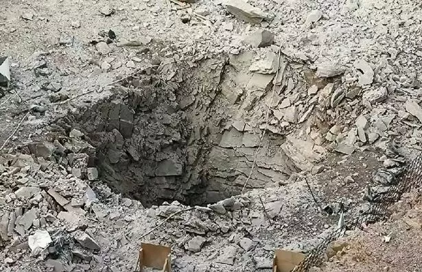 الثقب الناجم عن صاروخ 