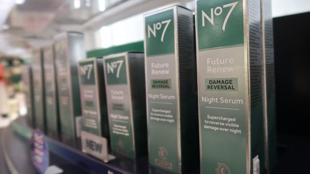 تم إطلاقه في وقت سابق من هذا العام ، ويثبت مصل No7 Future Renew Night Serum شائعًا لدى عشاق العناية بالبشرة