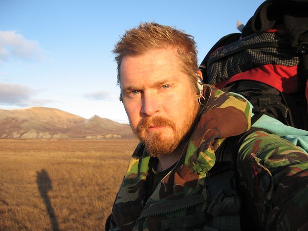 كارل بوشبي يضرب روسيا في عام 2008 والذي يصفه بأنه أحد أصعب البلدان التي واجهها في رحلته الملحمية