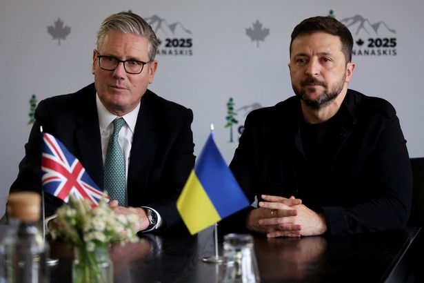 Zelensky و Starmer في قمة Canada G7