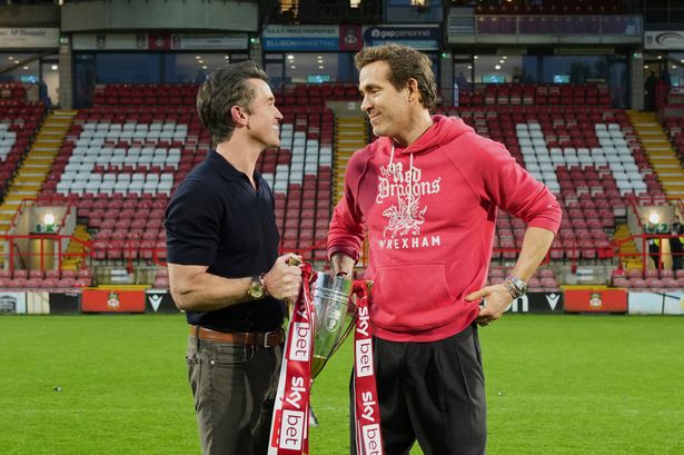 مالكي Wrexham المشاركين Rob McElhenney و Ryan Reynolds