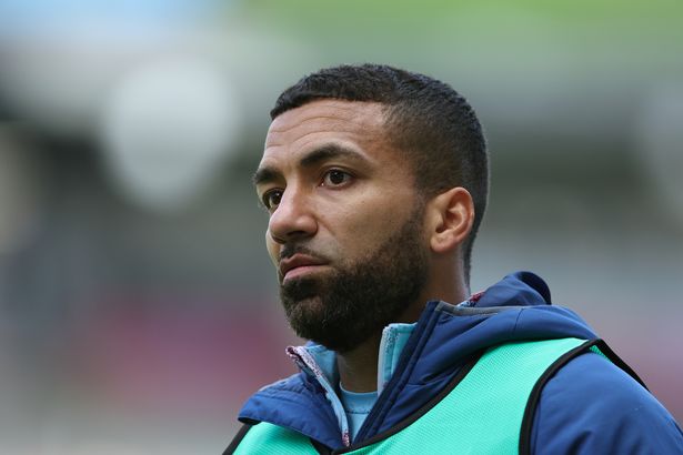 آرون لينون من بيرنلي خلال مباراة الدوري الممتاز بين بورنلي وولفيرهامبتون واندررز في Turf Moor في 24 أبريل 2022 في بورنلي ، المملكة المتحدة