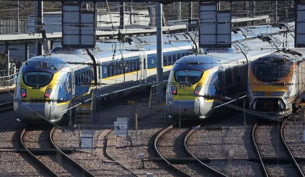صورة ملف بتاريخ 22/01/21 من قطارات Eurostar في مستودع صيانة مركز Eurostar الهندسي في Temple Mills ، لندن. يدعو Eurostar إلى منافسين محتملين للاستثمار في مرافق المستودعات الجديدة ، حيث يصر على أنه "يريد المساعدة في إيجاد حلول" لتنمية سفر السكك الحديدية الدولية. تاريخ العدد: الاثنين 28 أبريل 2025. انظر PA Story Tunnel. يجب قراءة الائتمان الصورة: Jonathan Brady/PA Wire