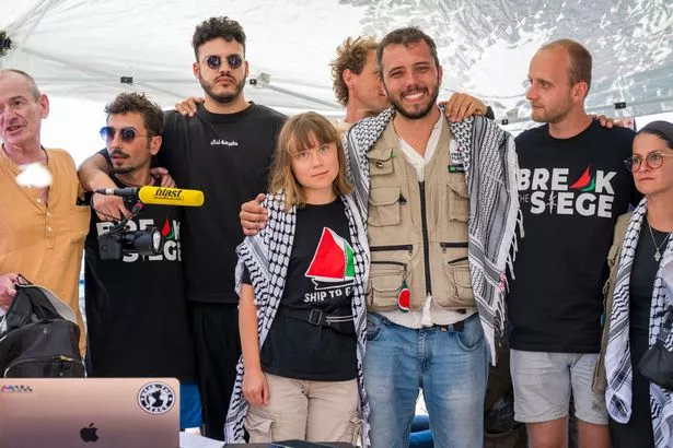صورة للناشطين الذين يشكلون جزءًا من تحالف Freedom Flotilla