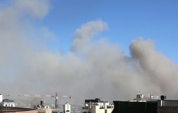 يرتفع الدخان فوق طهران