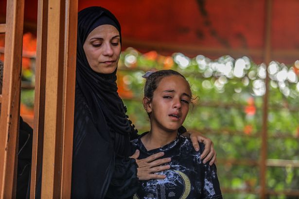 أقارب الفلسطينيين الذين قتلوا في الهجوم الإسرائيلي