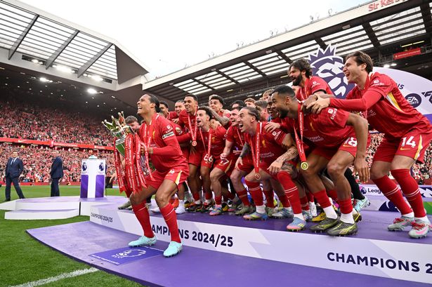 ليفربول رفع كأس الدوري الإنجليزي الممتاز