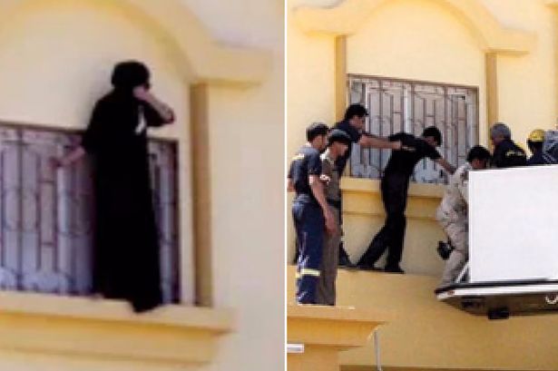 تقف امرأة على حافة النافذة ، ويزعم أنها تحاول الهروب
