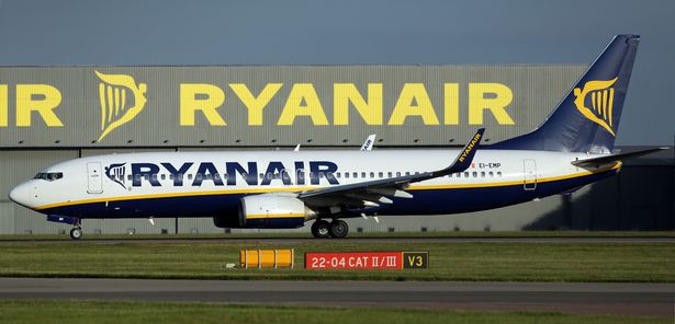 صورة ملف بتاريخ 15/06/15 لطائرة ركاب Ryanair في مطار Stansted في Essex. شهدت Ryanair أرباحًا سنوية تعثرت بنسبة 16 ٪ بعد خفض أسعار الهواء للمساعدة في تعزيز الطلب ، ولكن كشفت أن الأسعار ترتفع لأنها تسعى للعودة إلى النمو. سجلت شركة النقل الميزانية أرباحًا قبل الضريبة البالغة 1.78 مليار يورو (1.5 مليار جنيه إسترليني) للسنة إلى 31 مارس ، بانخفاض عن 2.13 مليار يورو (1.79 مليار جنيه إسترليني) بعد انخفاض متوسط ​​الأسعار بنسبة 7 ٪. وكانت الأرباح بعد الضريبة أقل بنسبة 16 ٪ عند 1.61 مليار يورو (1.35 مليار جنيه إسترليني). تاريخ الإصدار: الاثنين 19 مايو ، 2025. PA Photo. انظر PA Story City Ryanair. يجب أن تقرأ الائتمان الصورة: كريس رادبورن/سلك