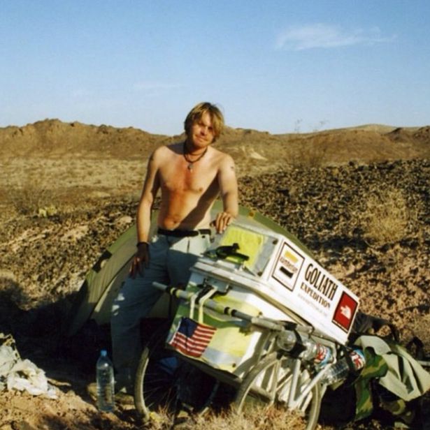 مشى كارل بوسي عبر الصحراء تاركًا تشيلي لتجميل 36000 ميل إلى بدن