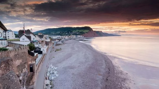 منظر من المنازل المطل على الواجهة البحرية Sidmouth.