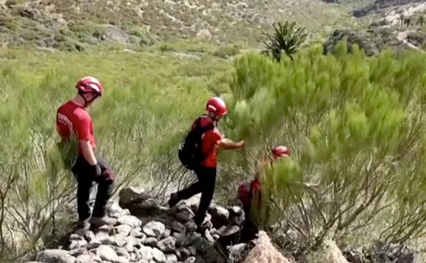 فريق إنقاذ يبحث عن جاي سلاتر