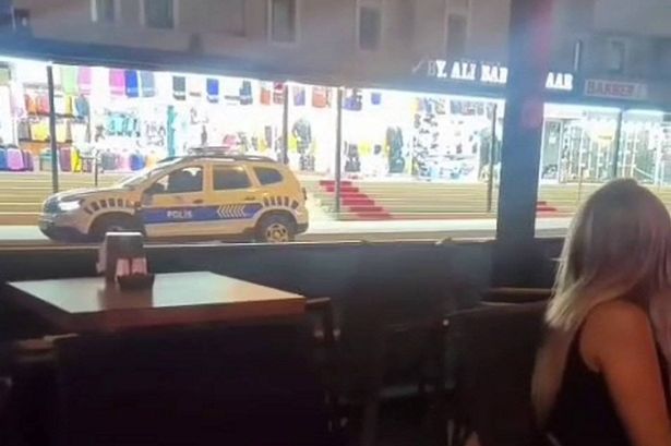 شرطة تقوم بدوريات في الشوارع في ماراريس ، تركيا