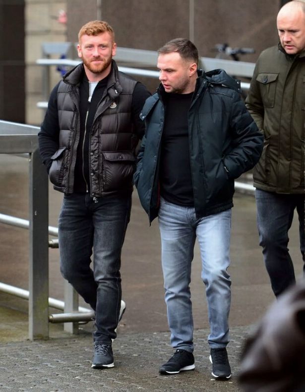 روس موناغان وإدي ليون JNR تم إطلاق النار على كلاهما في البار في إسبانيا