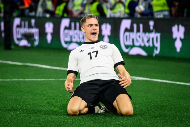 يحتفل Florian Wirtz بهدف
