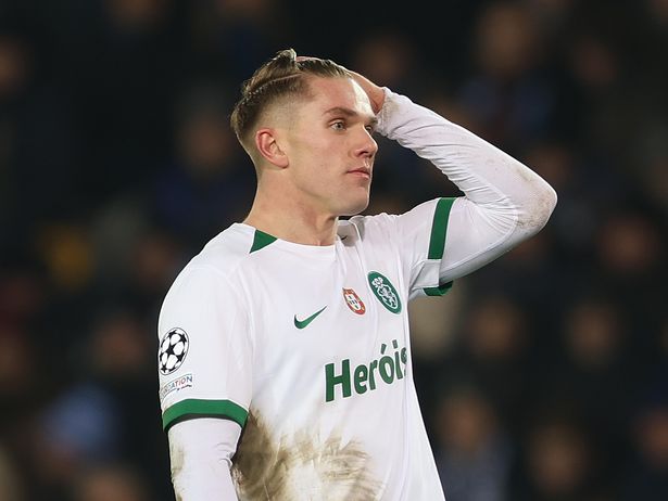 يبدو Viktor Gyokeres من Sporting CP مكتئبًا بعد الخسارة 2-1 خلال مباراة MD6 في دوري أبطال أوروبا 2024/25