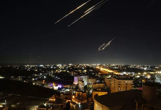 صواريخ في السماء