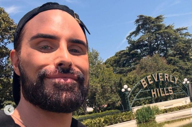 يقوم Rylan Clark بتقديم قبول 