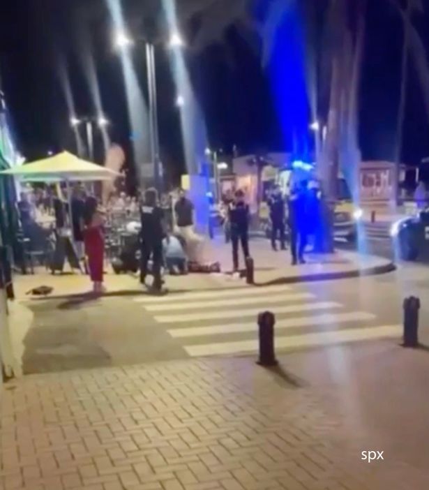 الأضواء الزرقاء في المشهد 