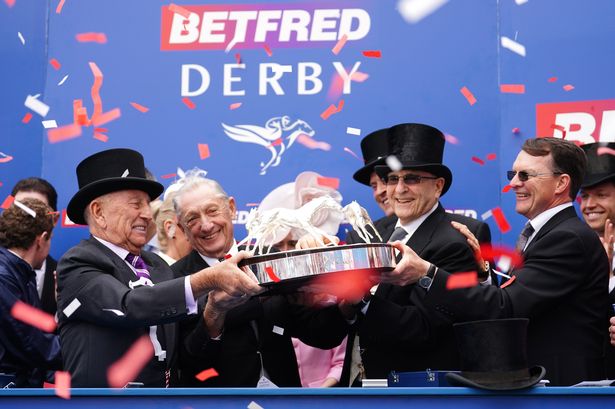 Aidan O'Brien (يمين): لديه ثلاثة متسابقين في Derby 2025