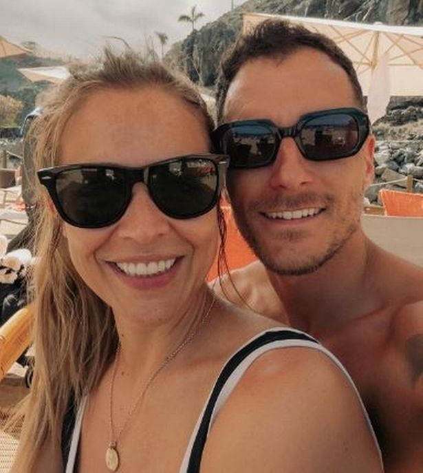 Gorka Márquez و Gemma Atkinson في صورة شخصية في عطلة.