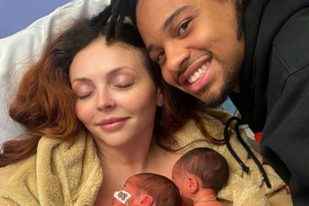 Jesy Nelson Fans 'Hearts Break' وهي تشترك في لمحة عن صهيون مع توأم صغير