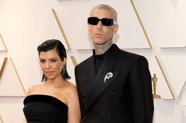 Kourtney Kardashian و Travis Barker في حفل توزيع جوائز الأوسكار 2022