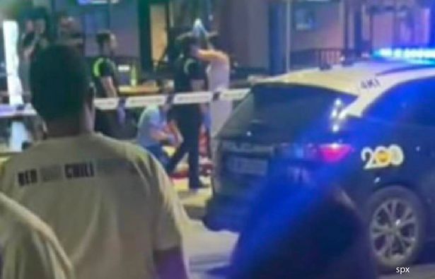 الشرطة خارج شريط موناجان الأيرلندي