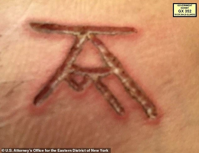 تم تجنيد العبيد الذين تم تجنيدهم في NXIVM Sex Cult