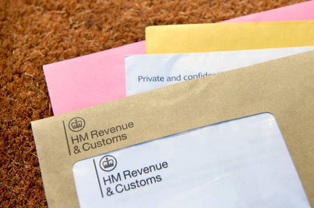   يظهر الصورة مظروف HMRC