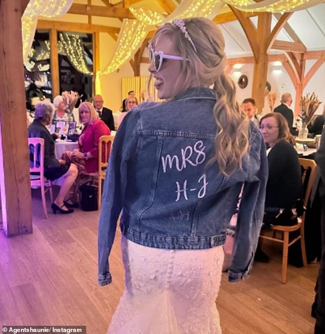 مع الانتقال إلى Instagram و Melissa والعديد من زملائها بزملائها بالنيابة لحظات من المناسبة الجميلة