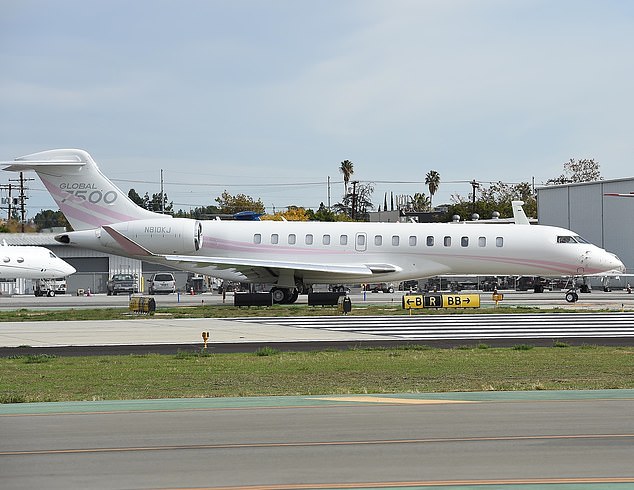 يمتلك الملياردير الذي يصنع ذاتيًا 72.8 مليون دولار من طائرة Bombardier Global 7500 الخاصة (في الصورة)