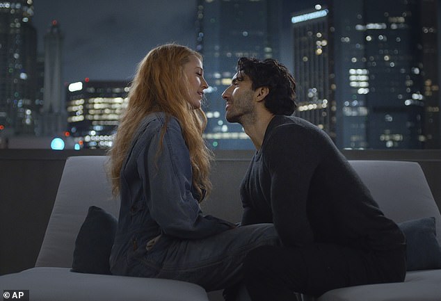 تم إصدار الفيلم في قلب الخلاف ، استنادًا إلى مبيع عام 2016 من قبل كولين هوفر ، في أغسطس ، وكان نجاح شباك التذاكر