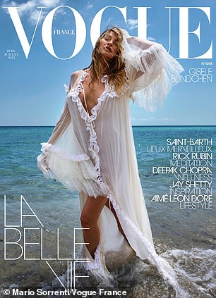 أشعل النموذج غلاف إصدار Vogue France في يوليو/يوليو