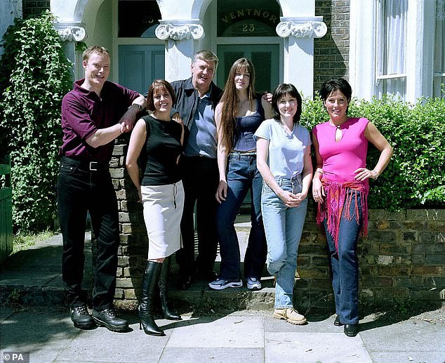ظهرت ميشيل لأول مرة لأول مرة في EastEnders في عام 2000 كعضو في Slater Clan ، التي ظهرت أختها كات ، في وقت لاحق كانت والدتها