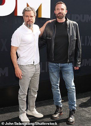 في وقت لاحق من يوم السبت ، شوهد Affleck وهو ينضم إلى صديق مقرب مات دامون أثناء حضورهم Netflix Tudum 2025: الحدث المباشر في لوس أنجلوس