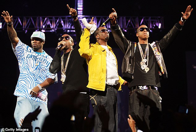 (LR) 50 Cent ، Kanye West ، Diddy ، و Jay Z قاموا بأداء خلال ScreamFest '07 في Madison Square Garden في 22 أغسطس 2007 في مدينة نيويورك