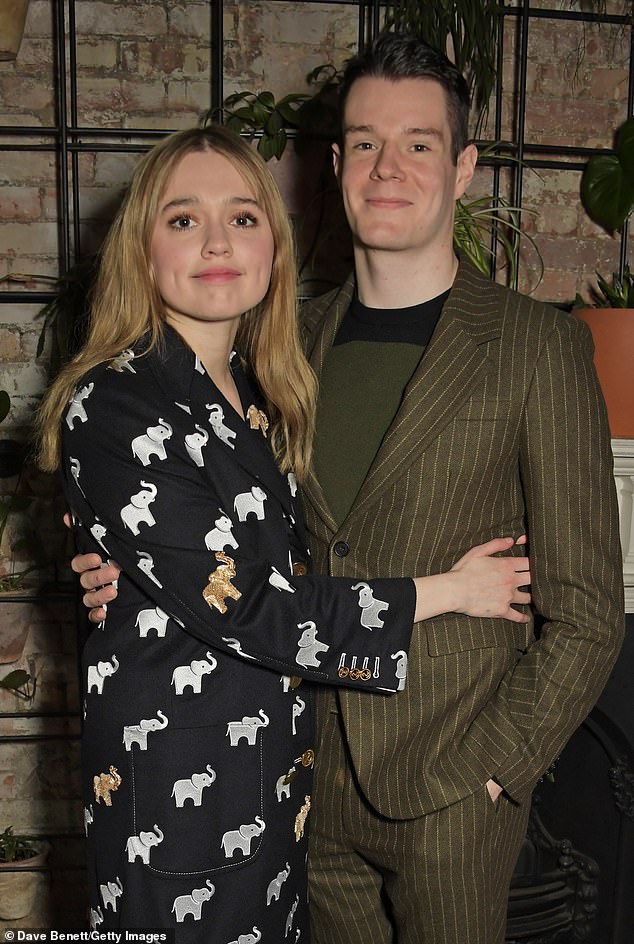 كانت آخر علاقة معروفة لـ Aimee مع نجمة Connor Swindells ، التي انفصلت عنها في عام 2020 بعد عامين (في عام 2020)
