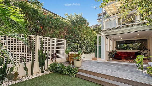 تقع في North Bondi ، وهي 