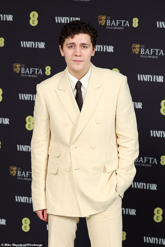 انضم نجم Derry Girls Dylan Llewellyn إلى التشكيلة التي تحمل تحدي السفر على سلسلة بي بي سي الشهيرة ، وفقًا لصحيفة ذا صن (في الصورة العام الماضي)