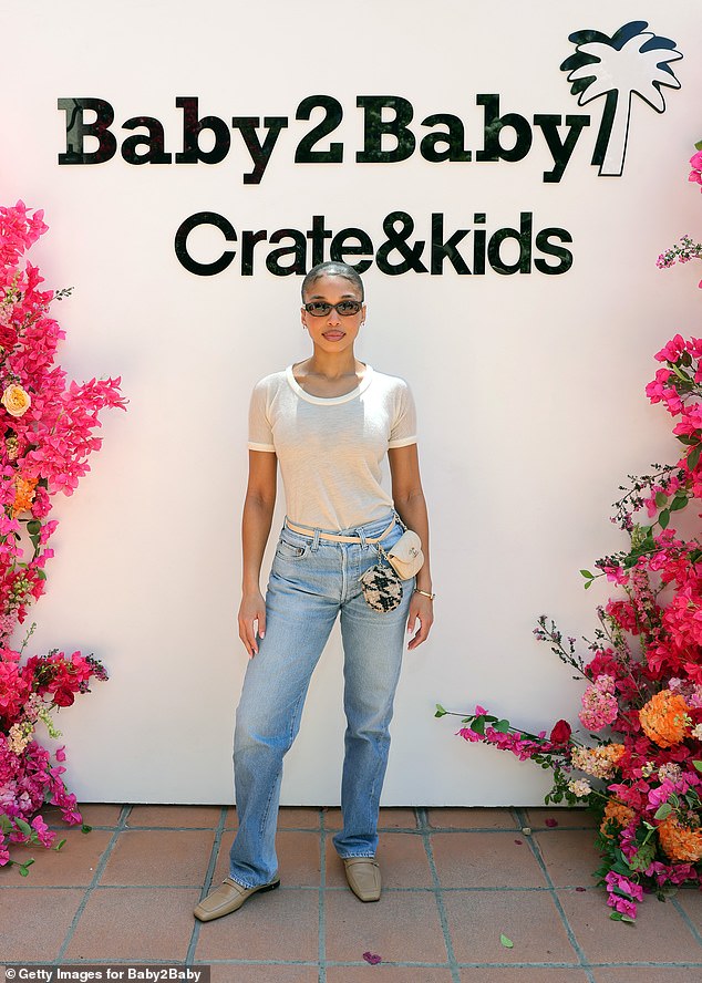 هارفي في احتفال عيد الأم baby2baby الذي قدمته Crate & Kids في 8 مايو في لوس أنجلوس
