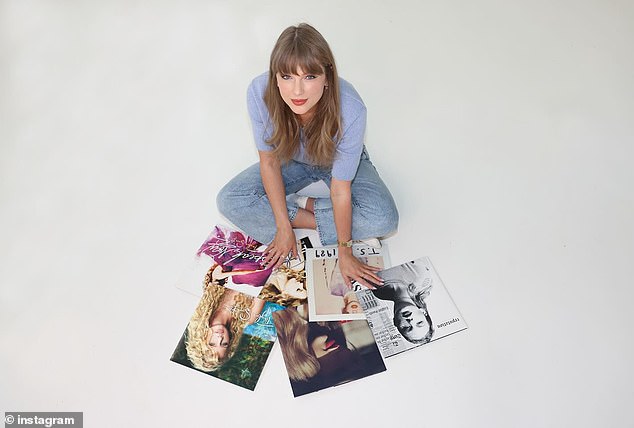 تأتي ليلة تاريخ يوم الأربعاء لـ Swift و Kelce أيضًا بعد أيام من شراء Swift بنجاح كتالوج الموسيقى الخاصة بها مقابل مبلغ يبلغ عن 360 مليون دولار من قبل البعض وفي أي مكان ما بين 600 مليون دولار و 1 مليار دولار من قبل آخرين