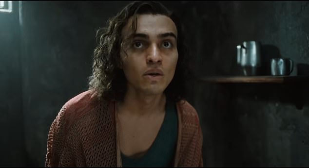 فيلم نجوم Tonatiuh (في الصورة) باعتباره مصفف الشعر ودييغو لونا كزميل له في الخلية