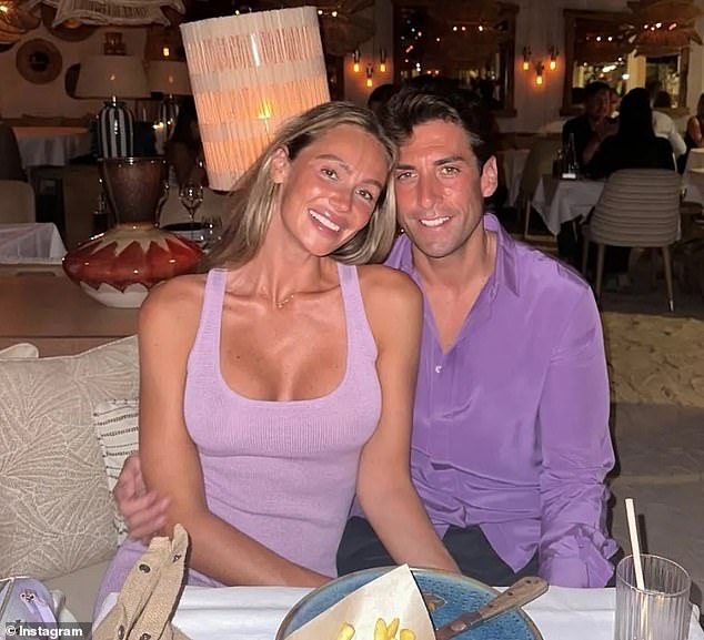 تم تسليم نجم TOWIE السابق ، 37 عامًا ، عقوبة مع وقف التنفيذ وأمر بحضور دورة للعنف المنزلي بعد أن أقر بأنه مذنب في سوء المعالجة لدفع نيكولين إلى أسفل خطوات في منزلهم في إسبانيا