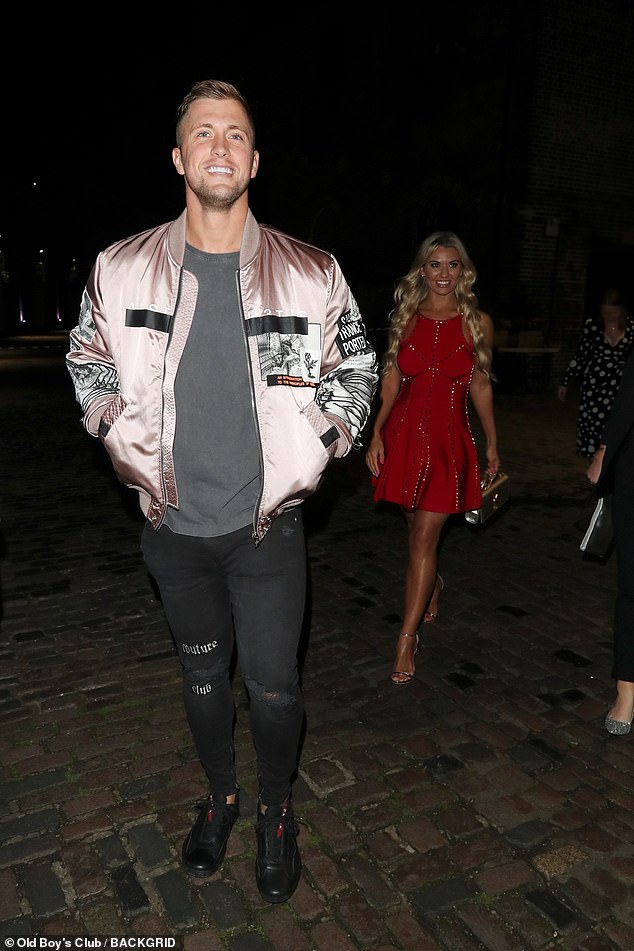 فشل نجم Towie السابق و Paddy McGuinness 'Ex ، 37 ، في محاولاتهم لإخفاء روابطهما المتنامية لبعضهما البعض حتى عام 2019 (في الصورة)