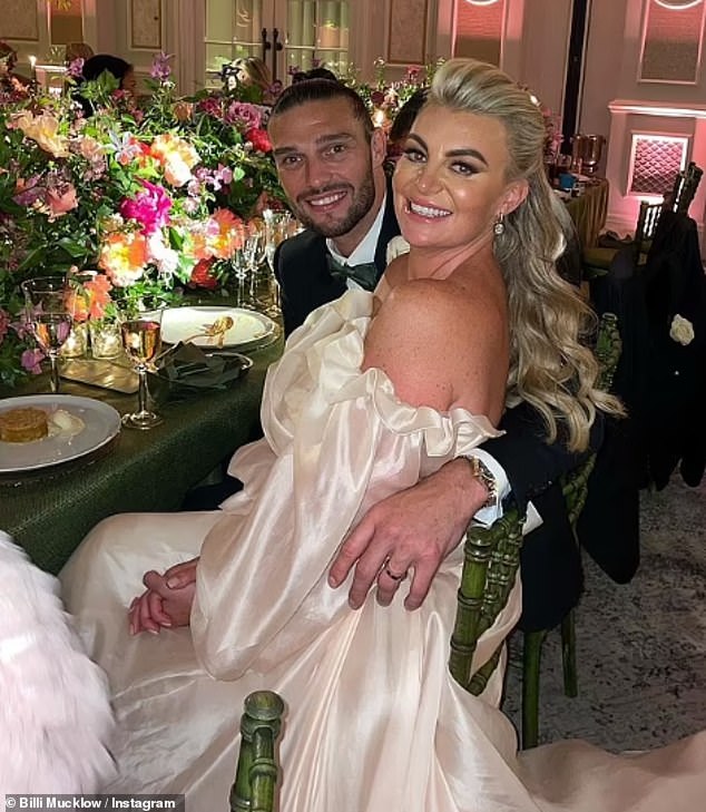 أكد مهاجم ليفربول السابق ، 36 عامًا ، ونجمه السابق في Towie Ex Billi ، 36 عامًا ، انقسامهم في سبتمبر الماضي بعد انفصاله سراً في وقت مبكر من العام بعد أن كان معًا لمدة 11 عامًا