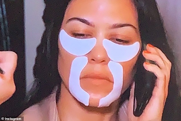 كانت الصورة الأخيرة في المنشور واحدة مع Kourtney ترتدي البقع والضحك على وجهها
