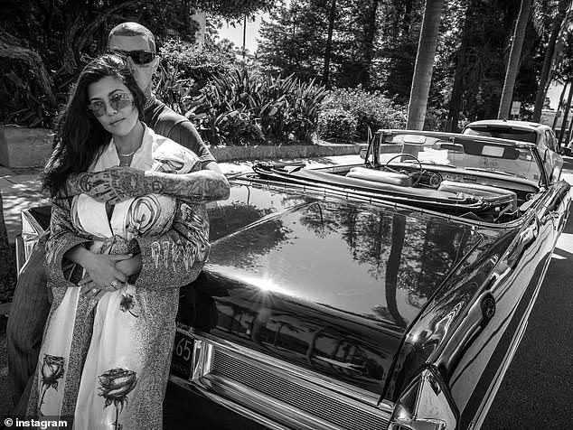 تأتي النزهة بعد فترة وجيزة من مشاركة Kourtney سلسلة من صور الإلغاء من يونيو 2019 والتي أدت إلى تكهنات بأنها كانت تعيد النظر في فضيحة Tristan Thompson/Jordyn Woods