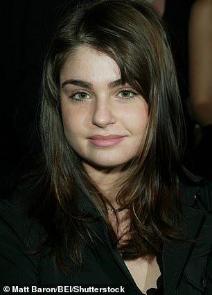في الصورة في عام 2003
